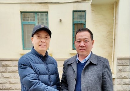 春節(jié)前夕，公司董事長到山東理工大學(xué)看望公司科技副總李德剛教授